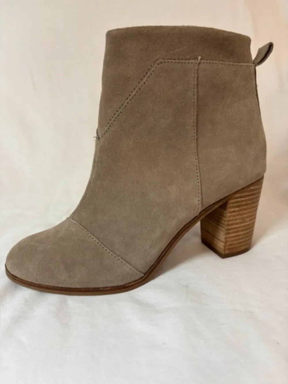 NWOT Toms Lunata Desert Tan Suede Block Heel Ankle Bootie Women's Size 8.5